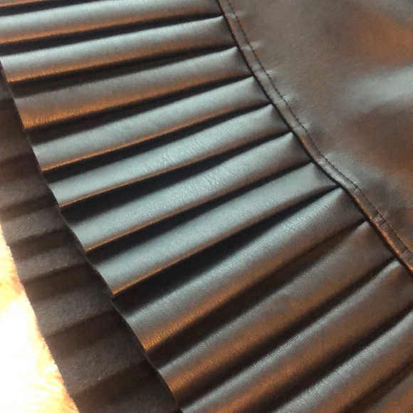 Zara leather high waisted pleaser skirt new medium - Picture 2 of 4